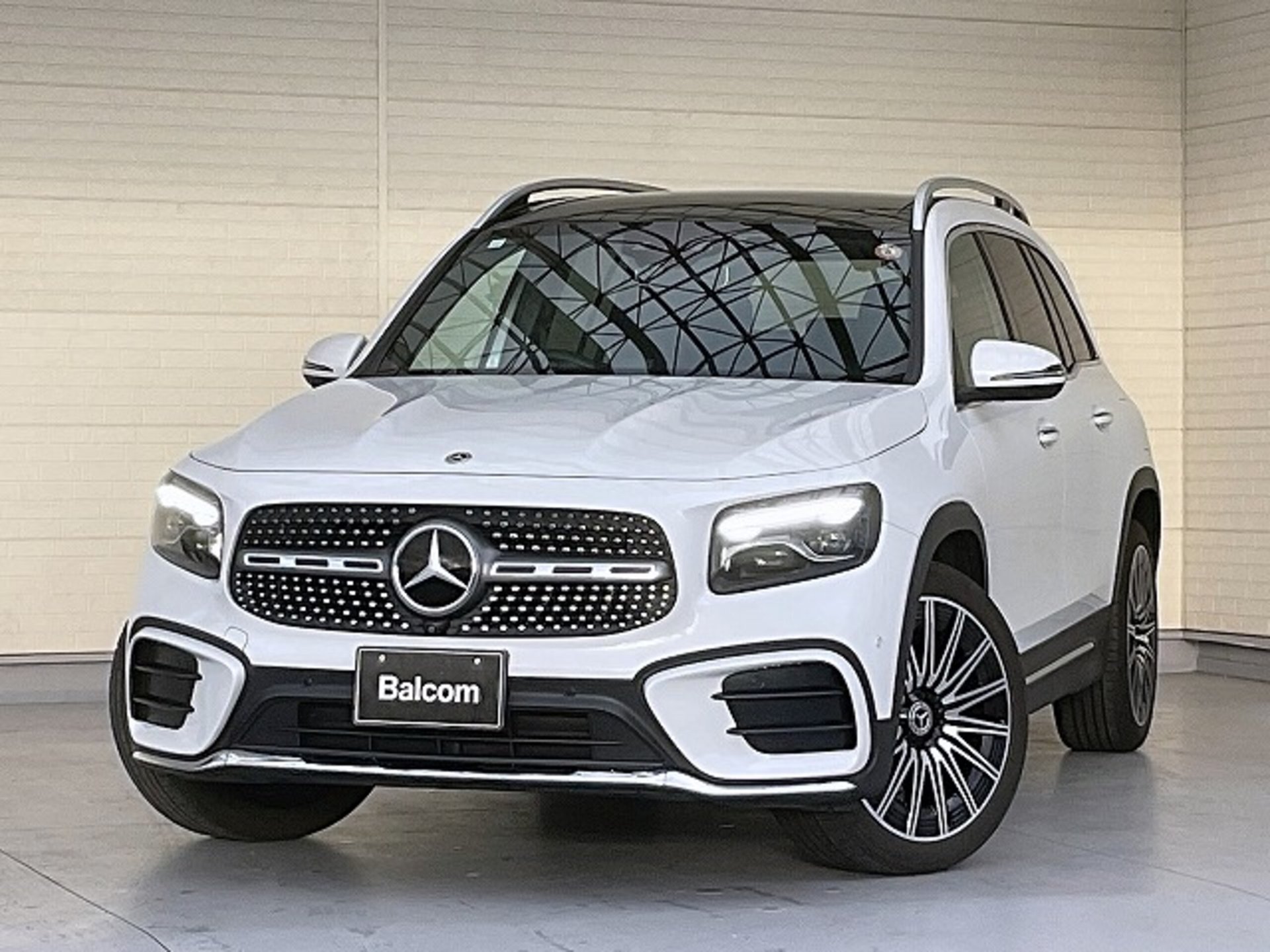 MERCEDES-BENZ GLB - View 1