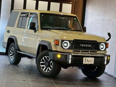 TOYOTA LAND CRUISER 70 - 6