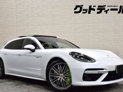2018 Porsche PANAMERA photo 1