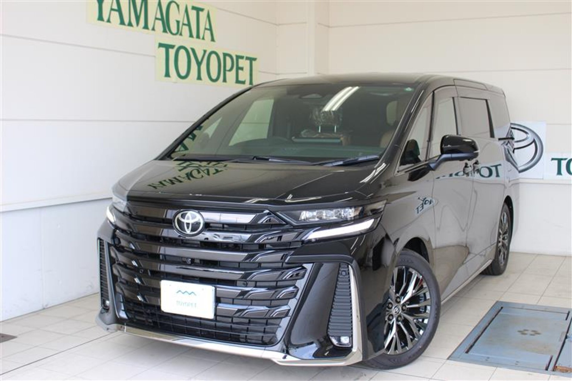 TOYOTA VELLFIRE - View 1