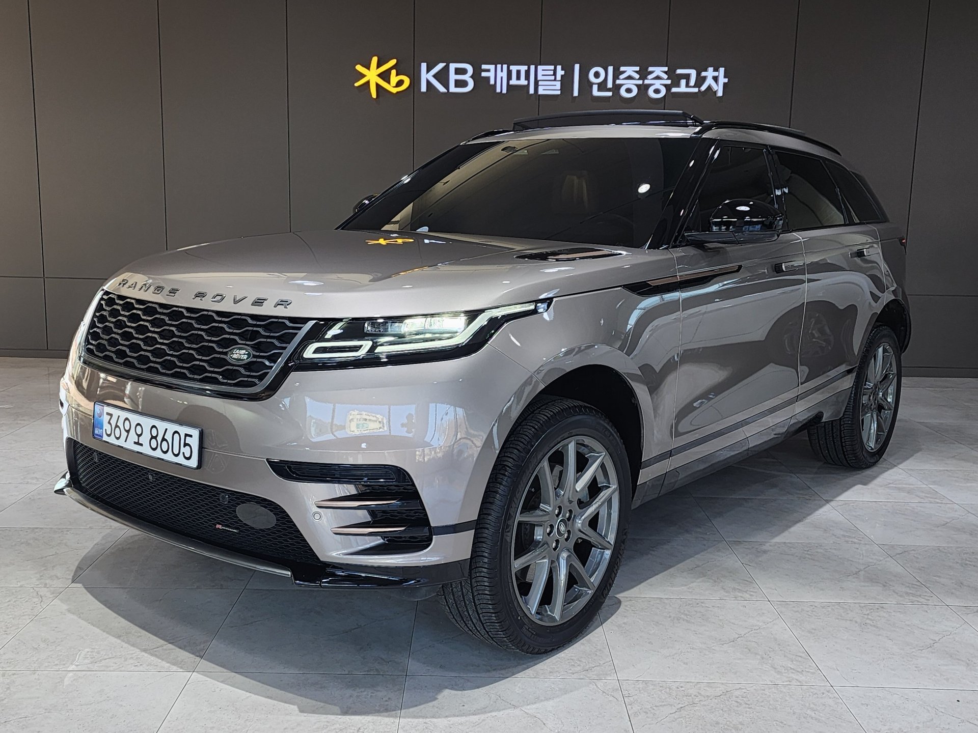 LAND ROVER RANGE ROVER VELAR - View 1