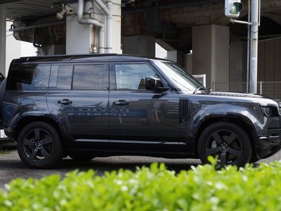 LAND ROVER DEFENDER - 4