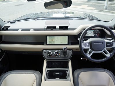 LAND ROVER DEFENDER - 9