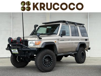 TOYOTA LAND CRUISER 70 - 1