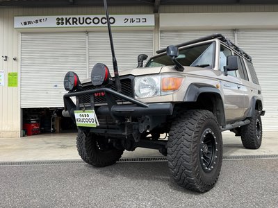 TOYOTA LAND CRUISER 70 - 1