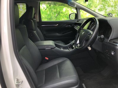 2023 Toyota ALPHARD photo 4