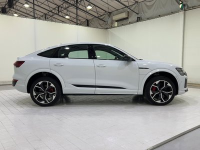 2025 AUDI SQ8 SPORTBACK E-TRON photo 6