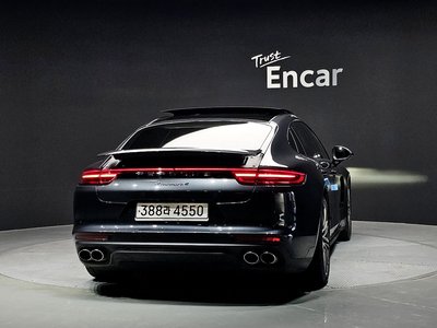PORSCHE PANAMERA - 4