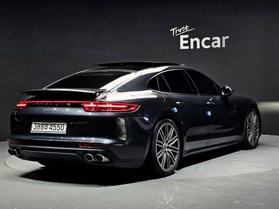 PORSCHE PANAMERA - 3