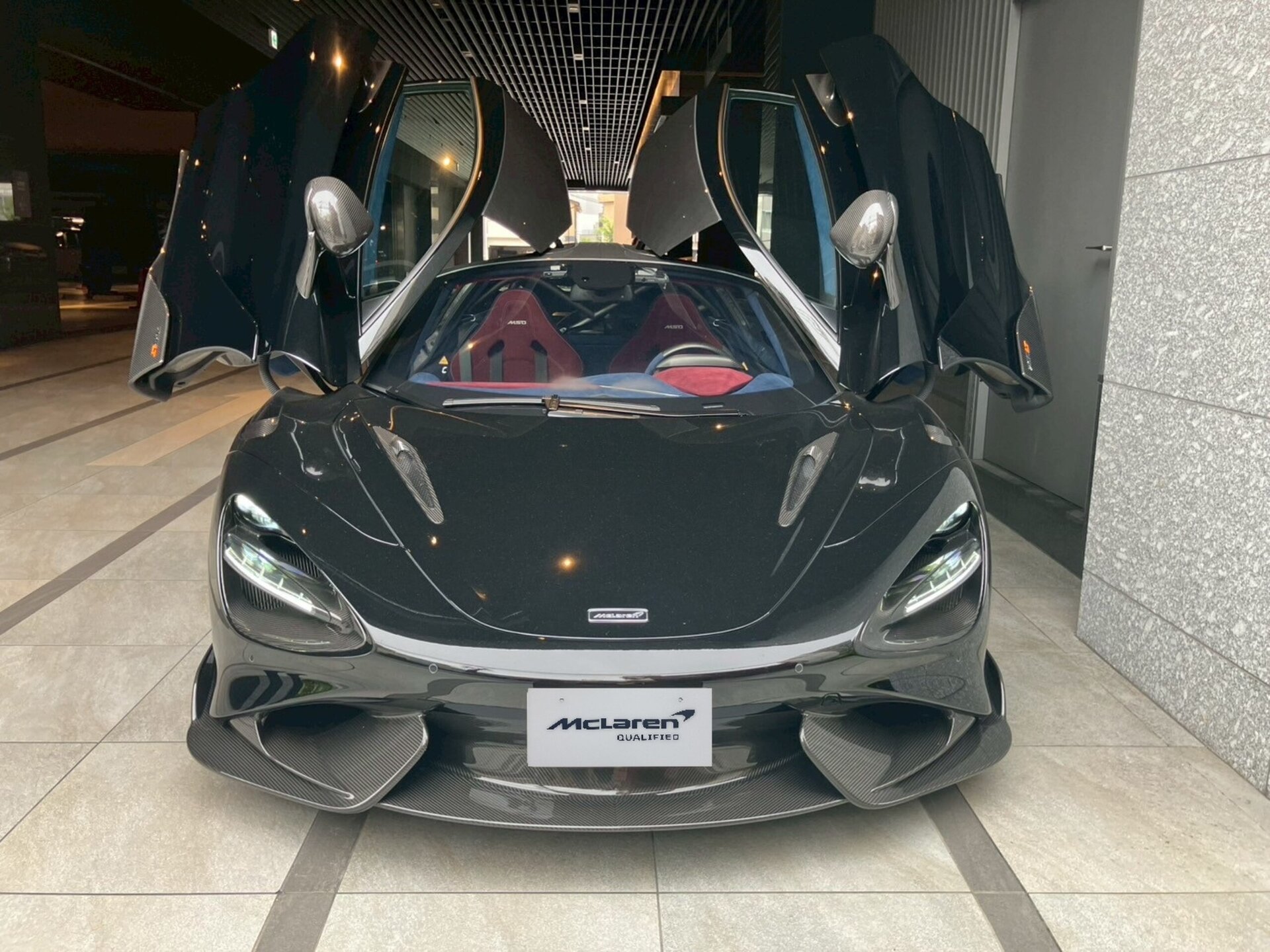 MCLAREN 765LT - View 1