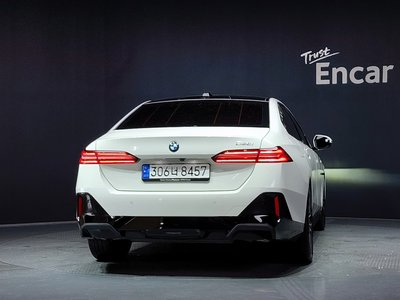 2025 BMW 5 SERIES 照片 3