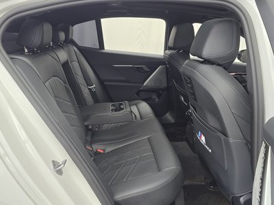 2025 BMW 5 SERIES — миниатюра 11