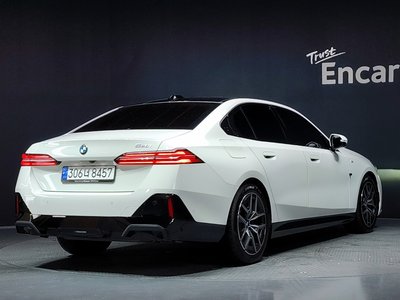 2025 BMW 5 SERIES 照片 4