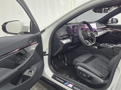 2025 BMW 5 SERIES 照片 10