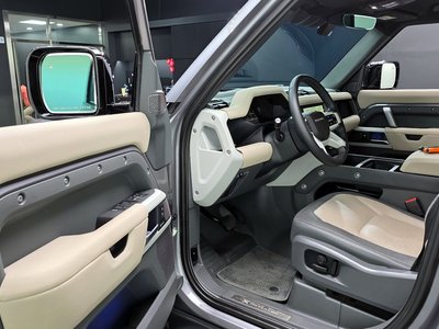 LAND ROVER DEFENDER - 10