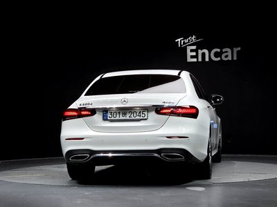 MERCEDES-BENZ E-CLASS - 4