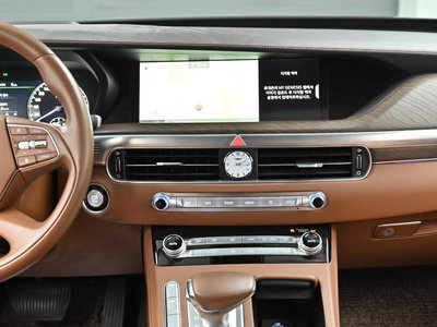 2021 Genesis G90 — миниатюра 14