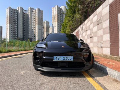PORSCHE MACAN - 2