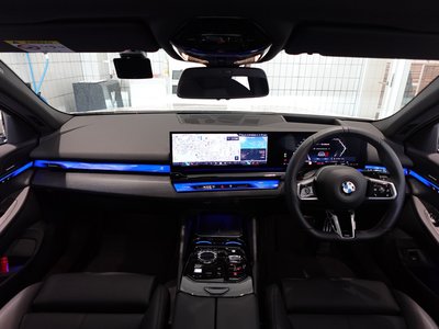 BMW 5 SERIES TOURING 2025 thumbnail 4
