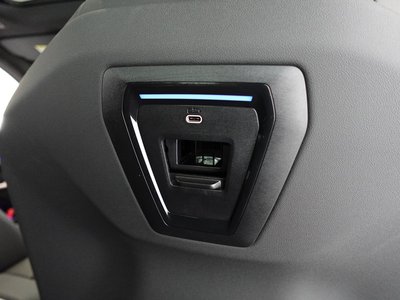 BMW 5 SERIES TOURING 2025 thumbnail 32