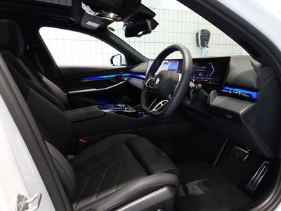 BMW 5 SERIES TOURING 2025 thumbnail 17