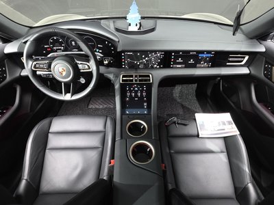 صورة 5 لـ 2022 Porsche TAYCAN