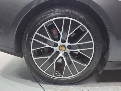 صورة 6 لـ 2022 Porsche TAYCAN