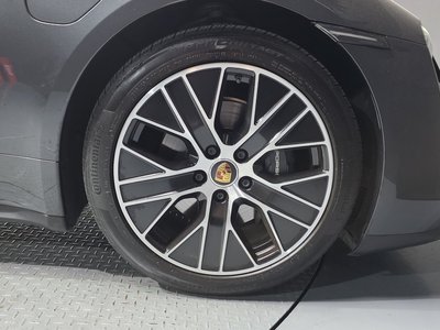 صورة 8 لـ 2022 Porsche TAYCAN