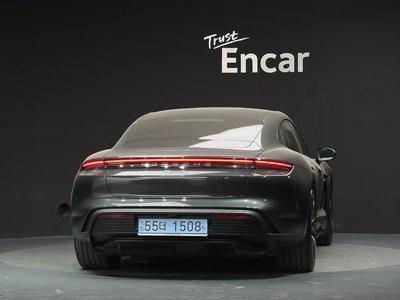 صورة 4 لـ 2022 Porsche TAYCAN