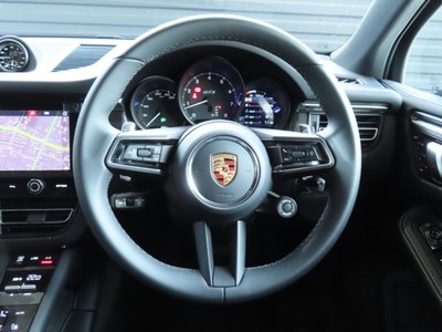 2026 Porsche MACAN — миниатюра 15