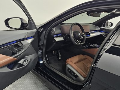 صورة 10 لـ 2025 BMW 5 SERIES