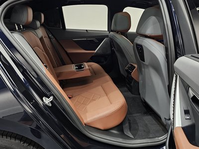 صورة مصغرة 11 لـ 2025 BMW 5 SERIES