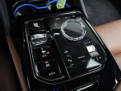 صورة 9 لـ 2025 BMW 5 SERIES