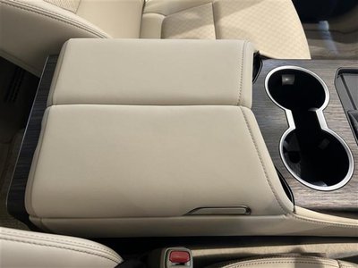 TOYOTA LAND CRUISER 300 - 8