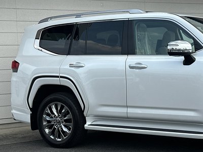 2025 Toyota LAND CRUISER 300 — фото 8