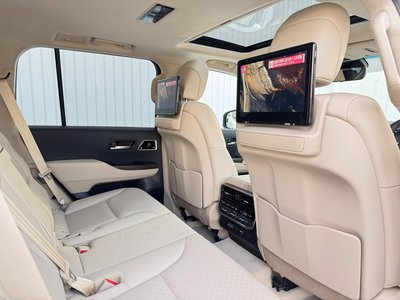 صورة مصغرة 33 لـ 2025 Toyota LAND CRUISER 300