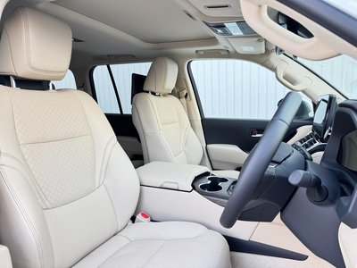 صورة مصغرة 30 لـ 2025 Toyota LAND CRUISER 300