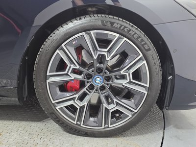 صورة 8 لـ 2023 BMW I5