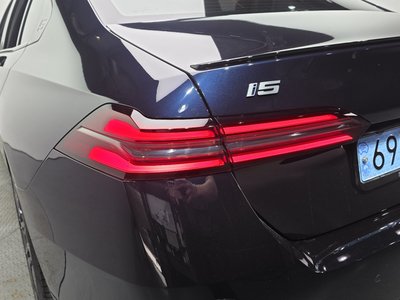 صورة 10 لـ 2023 BMW I5