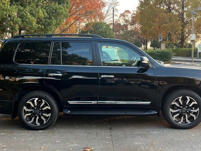 TOYOTA LAND CRUISER 200 - 3