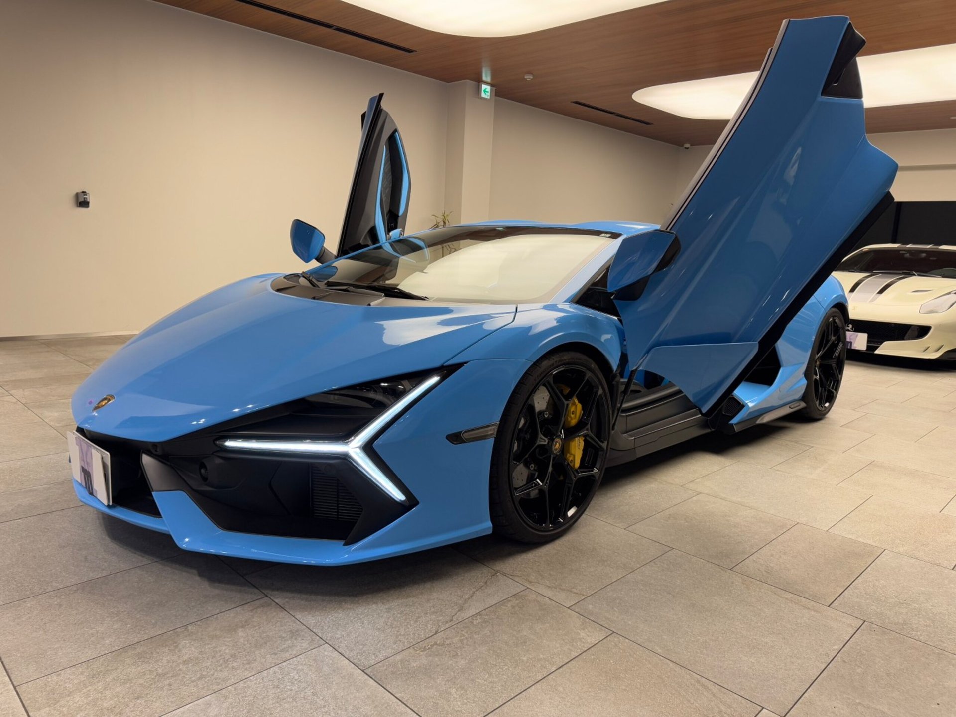 LAMBORGHINI REVUELTO - View 1