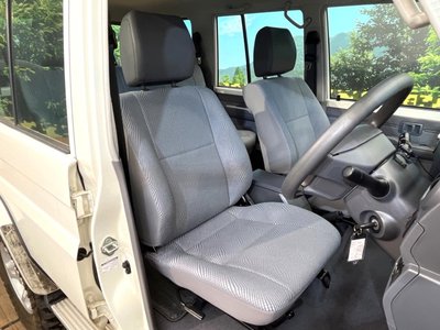 TOYOTA LAND CRUISER 70 - 8