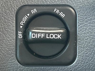 TOYOTA LAND CRUISER 70 - 5