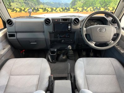 TOYOTA LAND CRUISER 70 - 2