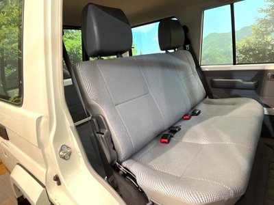 TOYOTA LAND CRUISER 70 - 9