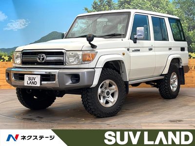 TOYOTA LAND CRUISER 70 - 1