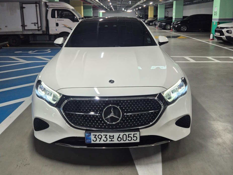 MERCEDES-BENZ E-CLASS - View 1