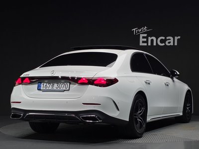 2025 Mercedes-BENZ E-CLASS photo 3