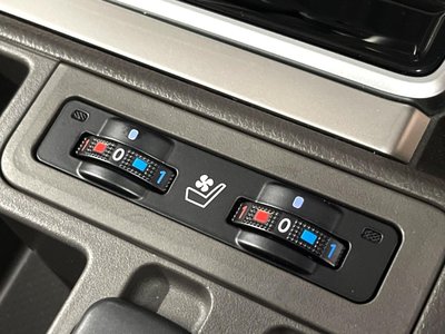 TOYOTA LAND CRUISER - 7