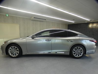 LEXUS LS - 6